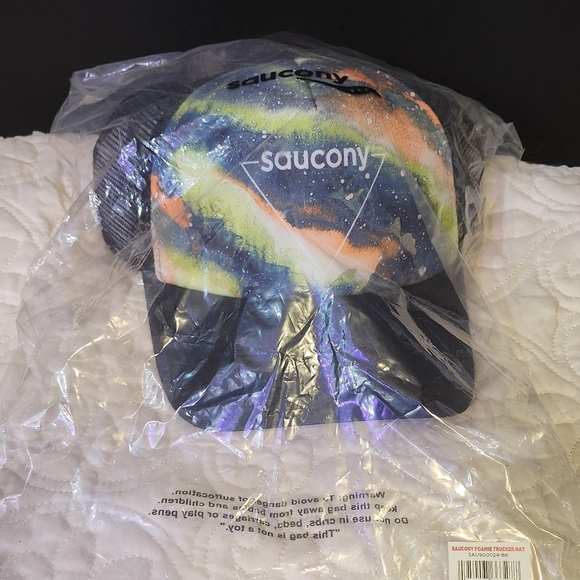 Saucony Technical Trucker Hat Galaxy Rainbow And Black Osfm - Picture 3 of 7